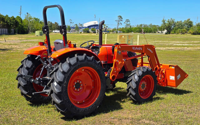 Image of Kubota M7060 equipment image 2