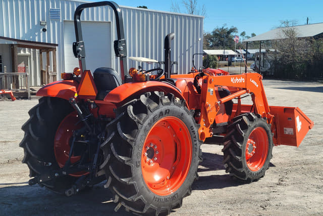 Image of Kubota M7060 equipment image 3