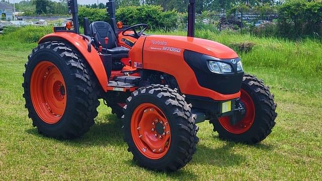 Image of Kubota M7060 equipment image 2