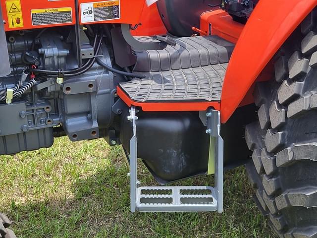 Image of Kubota M7060 equipment image 4