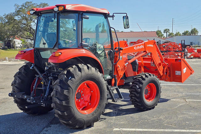 Image of Kubota M7060 equipment image 2