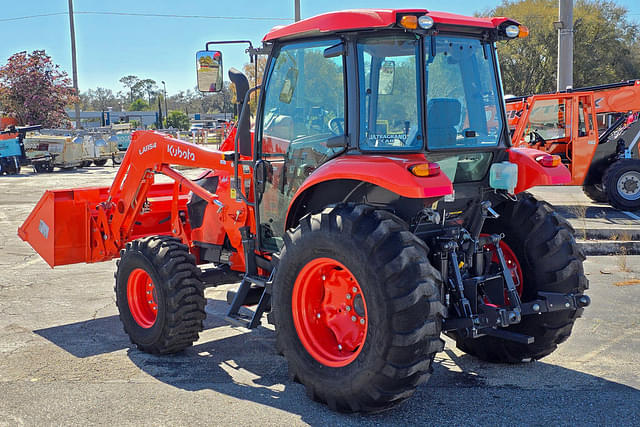 Image of Kubota M7060 equipment image 3