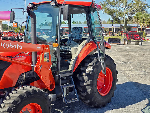 Image of Kubota M7060 equipment image 4