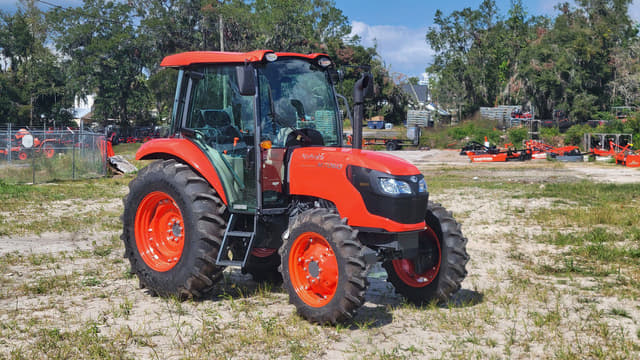 Image of Kubota M7060 equipment image 2