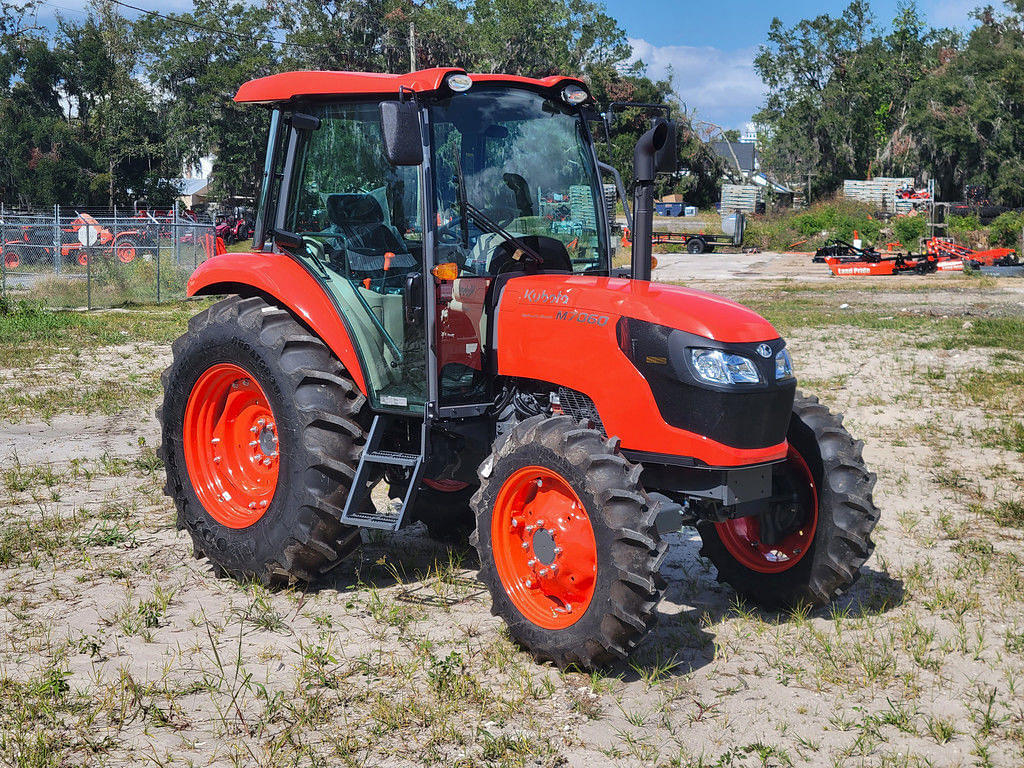 Image of Kubota M7060 Primary image