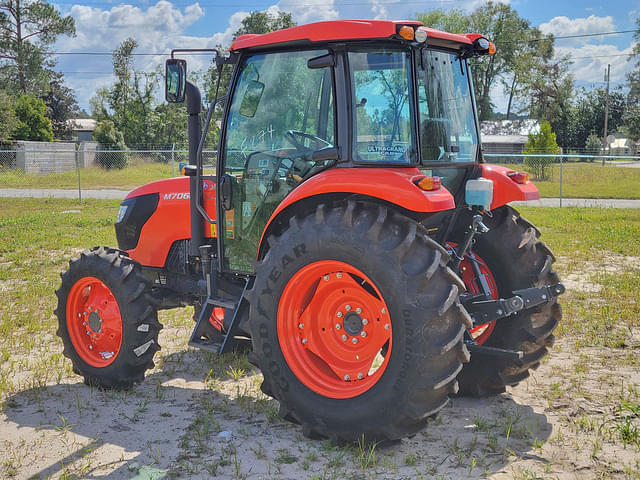 Image of Kubota M7060 equipment image 4