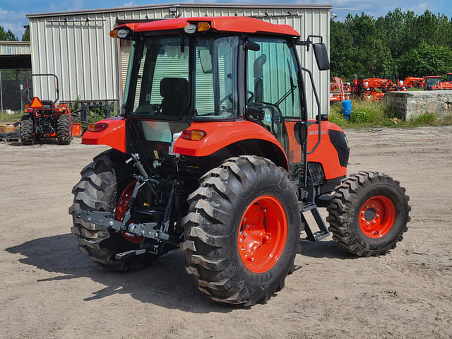 Image of Kubota M7060 equipment image 4