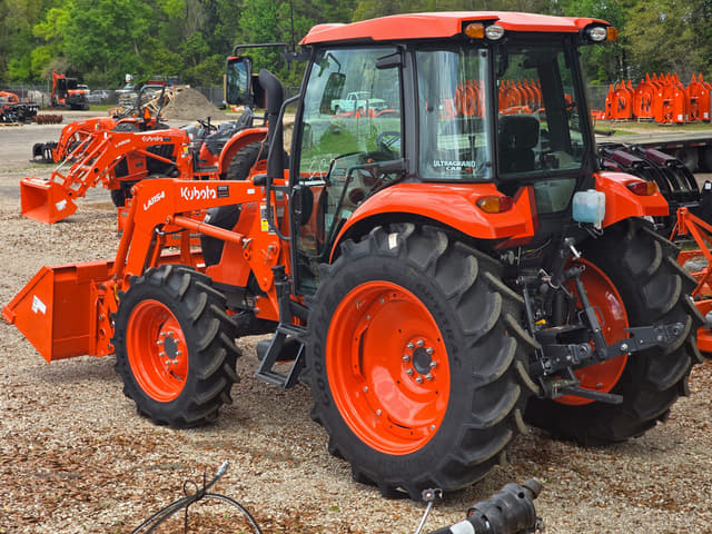 Image of Kubota M7060 equipment image 3