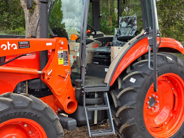Image of Kubota M7060 equipment image 4