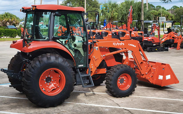 Image of Kubota M7060 equipment image 3