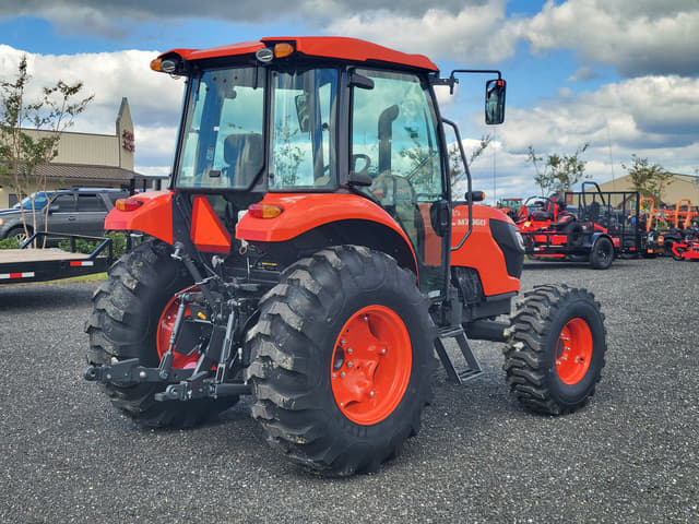 Image of Kubota M7060 equipment image 2