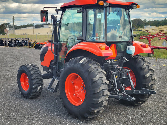 Image of Kubota M7060 equipment image 3