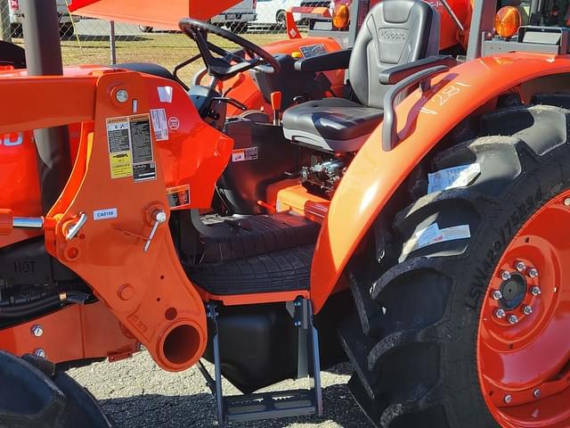 Image of Kubota M7060 equipment image 4