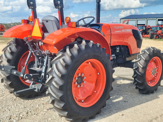 Image of Kubota M7060 equipment image 2