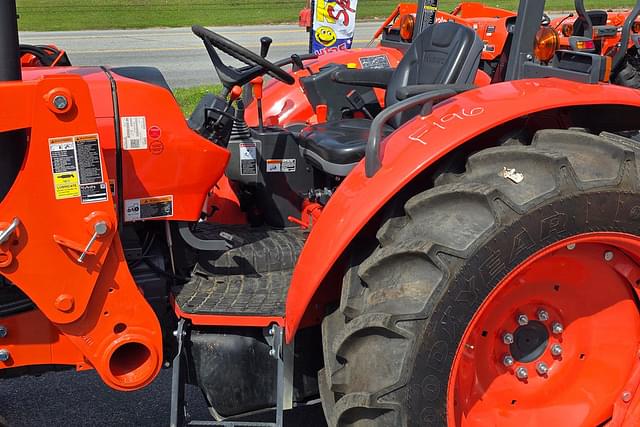 Image of Kubota M7060 equipment image 4