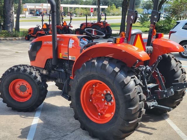 Image of Kubota M7060 equipment image 3