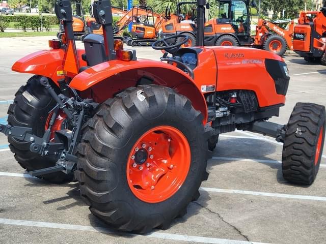 Image of Kubota M7060 equipment image 4