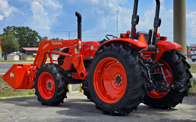 Image of Kubota M7060 equipment image 2