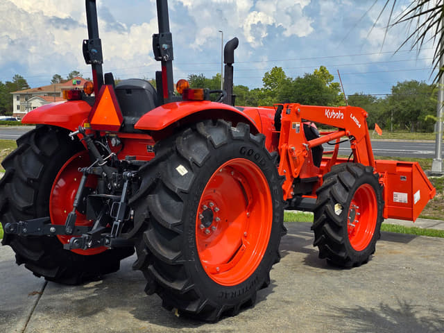 Image of Kubota M7060 equipment image 3