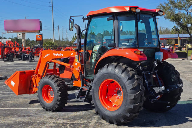 Image of Kubota M7060 equipment image 2