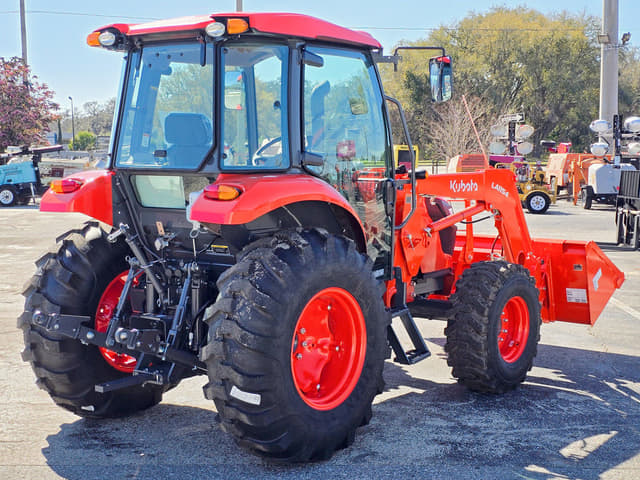 Image of Kubota M7060 equipment image 3