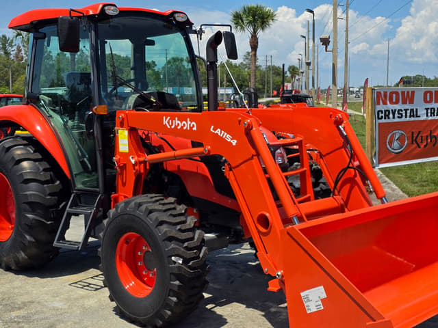 Image of Kubota M7060 equipment image 3