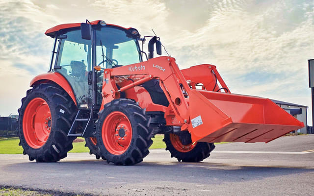 Image of Kubota M7060 equipment image 4