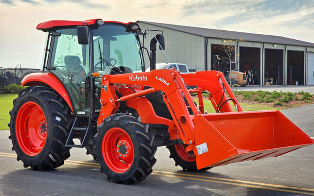 Image of Kubota M7060 equipment image 3