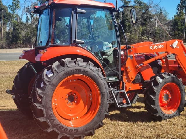 Image of Kubota M7060 equipment image 2