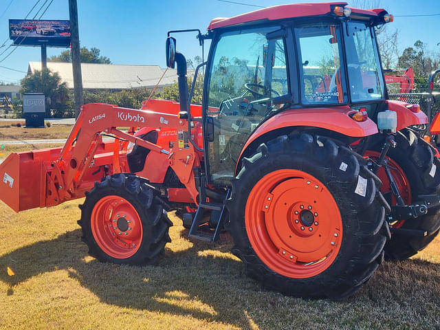 Image of Kubota M7060 equipment image 3