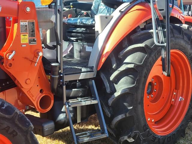 Image of Kubota M7060 equipment image 4