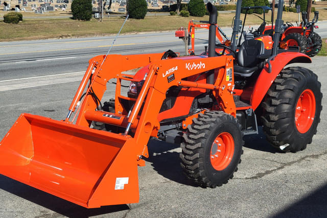 Image of Kubota M7060 equipment image 2