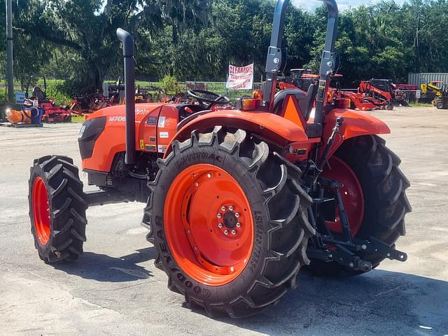 Image of Kubota M7060 equipment image 3