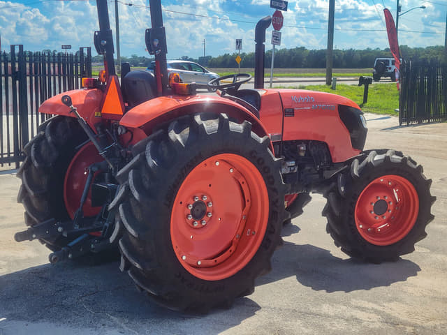 Image of Kubota M7060 equipment image 4