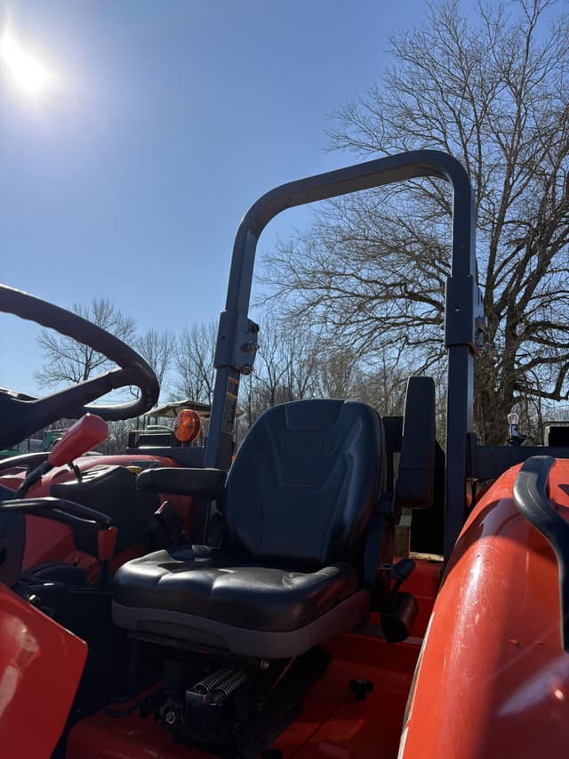 Image of Kubota M6060D equipment image 3