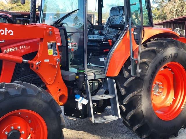Image of Kubota M6S-111SHDC equipment image 4