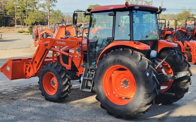 Image of Kubota M6S-111SHDC equipment image 2