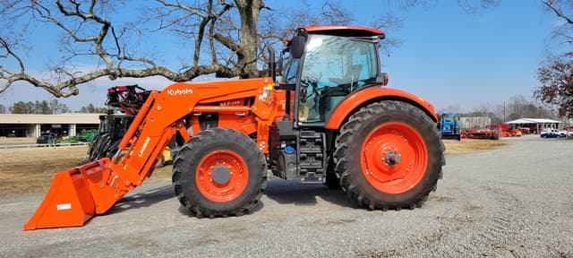 Image of Kubota M7.134 Deluxe equipment image 2