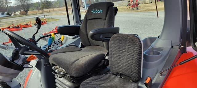 Image of Kubota M7.134 Deluxe equipment image 4