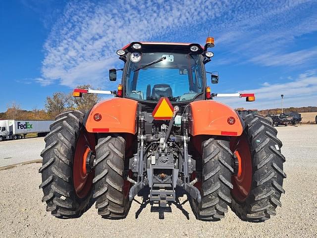 Image of Kubota M7.152 Deluxe equipment image 4