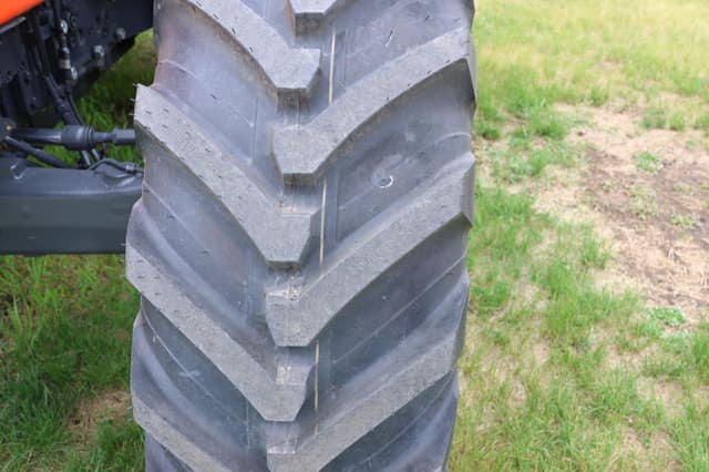 Image of Kubota M7.154 Deluxe equipment image 4