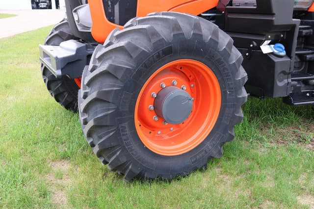 Image of Kubota M7.154 Deluxe equipment image 3