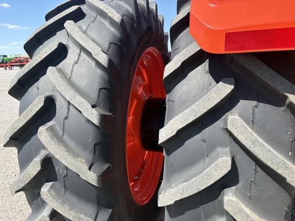 Image of Kubota M7.174 Premium equipment image 4