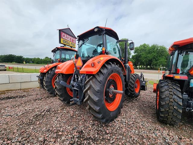 Image of Kubota M7-174 Deluxe equipment image 3