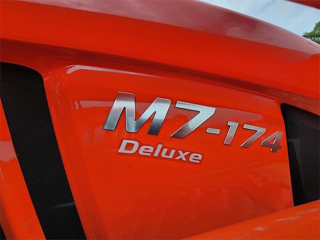 Image of Kubota M7-174 Deluxe equipment image 4