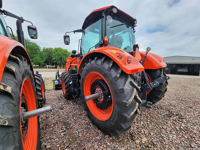 Image of Kubota M7-174 Deluxe equipment image 1