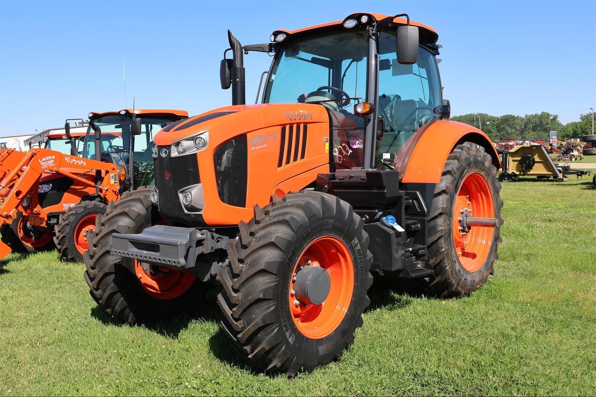 2024 Kubota M7.174 Premium Equipment Image0