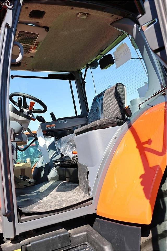 Image of Kubota M7-174 Premium equipment image 4