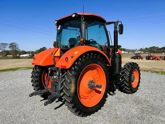 Image of Kubota M7.174 Deluxe equipment image 2