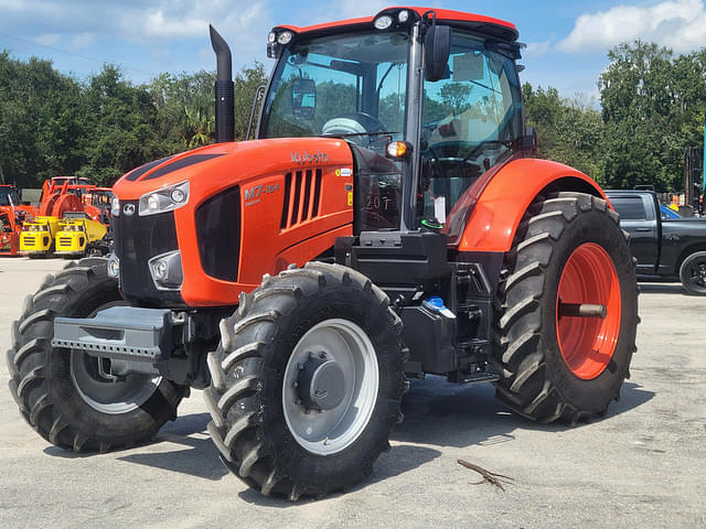 Image of Kubota M7-154 Deluxe equipment image 2